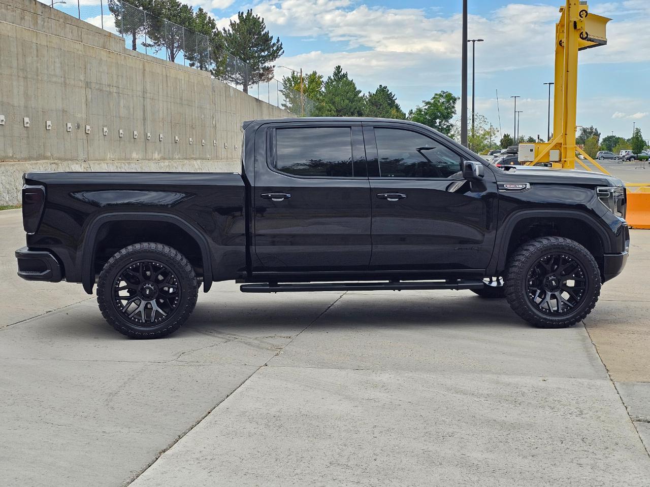 GMC Sierra 1500 4WD Crew Cab 147" AT4 2020
