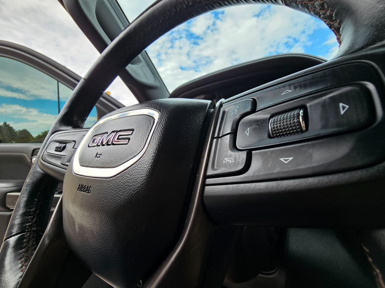 GMC Sierra 1500 4WD Crew Cab 147" AT4 2020