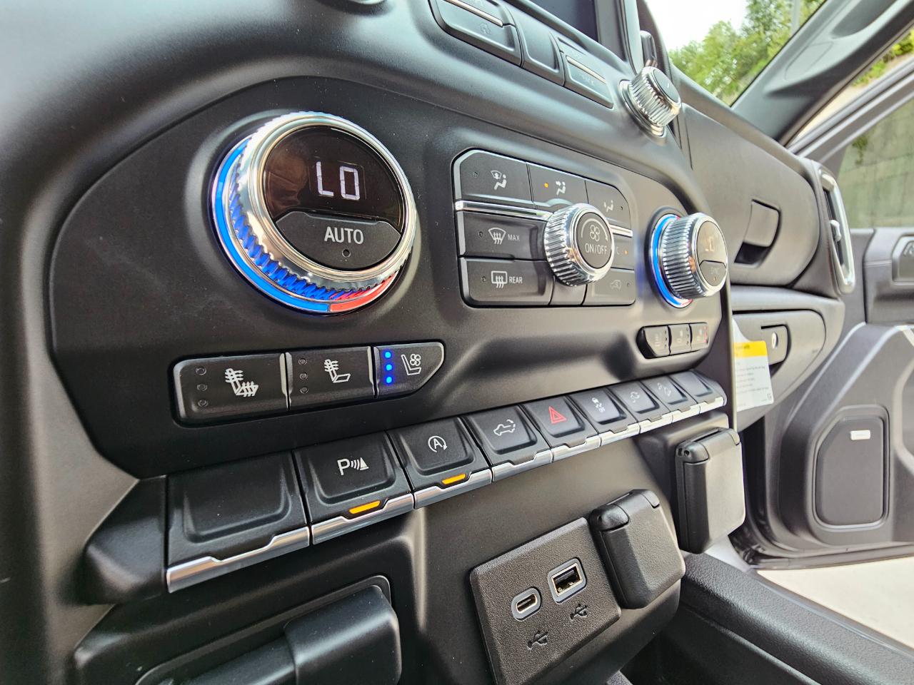 GMC Sierra 1500 4WD Crew Cab 147" AT4 2020