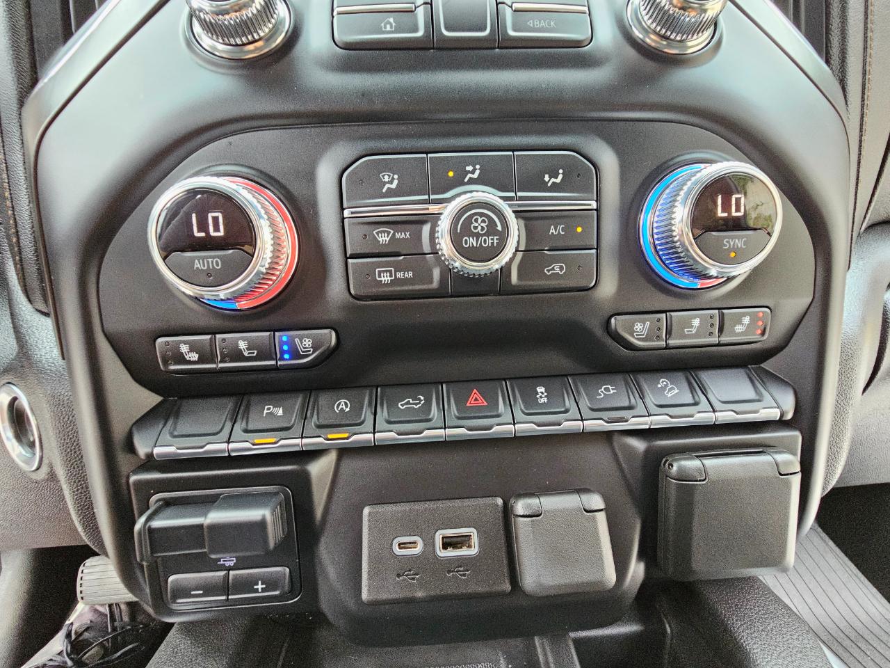 GMC Sierra 1500 4WD Crew Cab 147" AT4 2020
