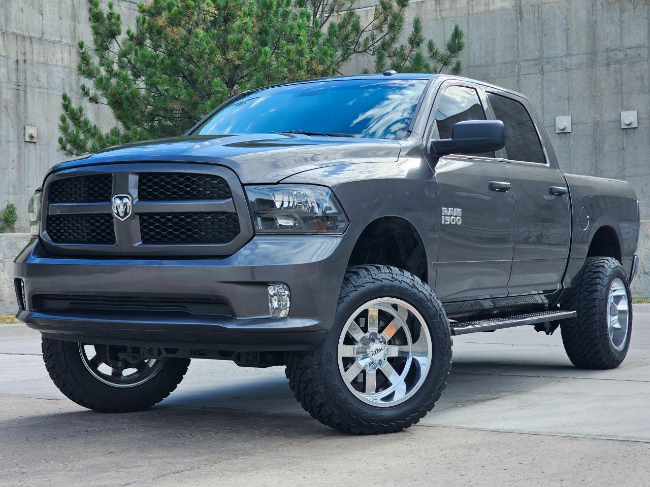 RAM 1500 4WD Crew Cab 140.5" Express 2015