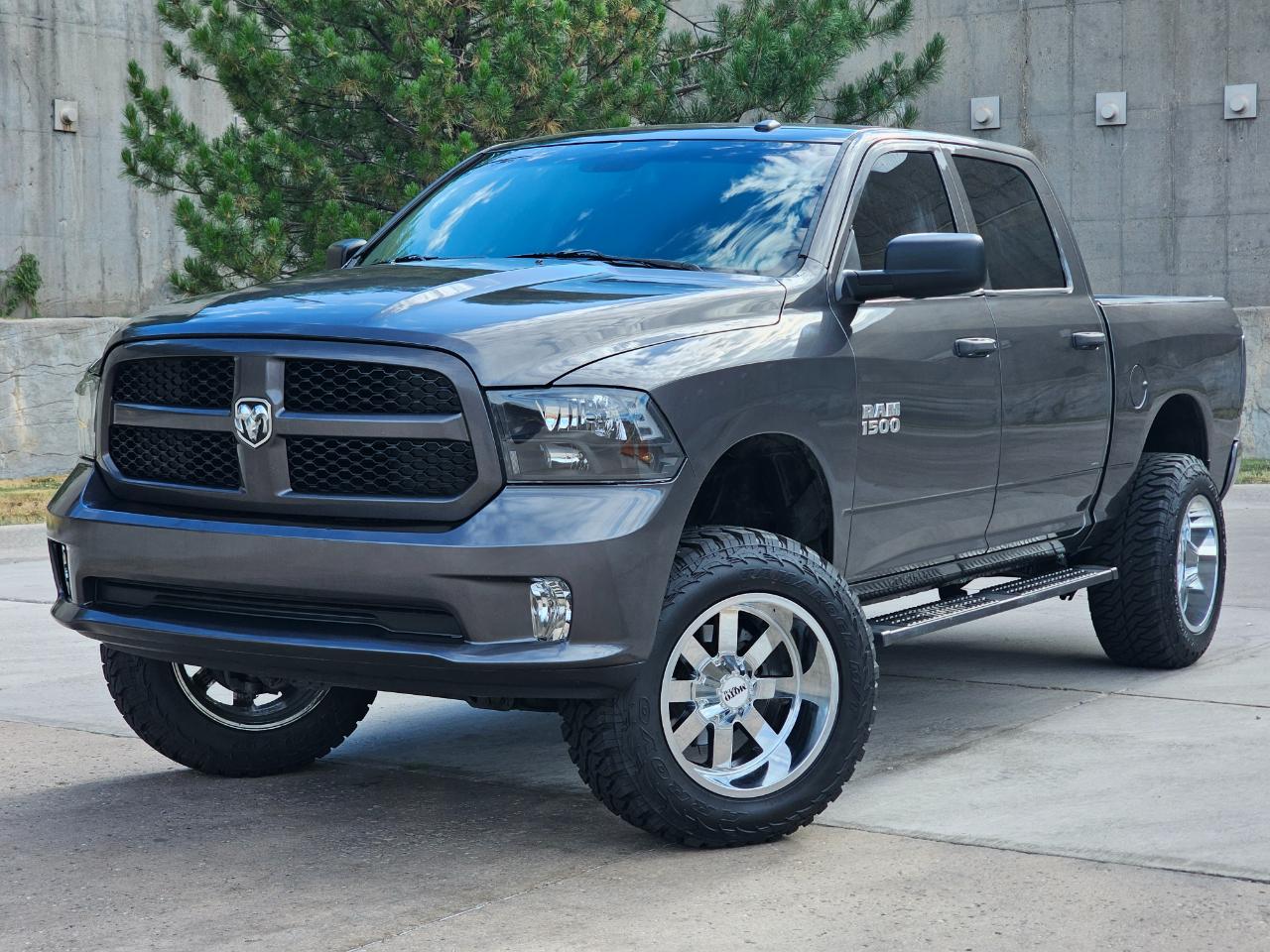 RAM 1500 4WD Crew Cab 140.5" Express 2015