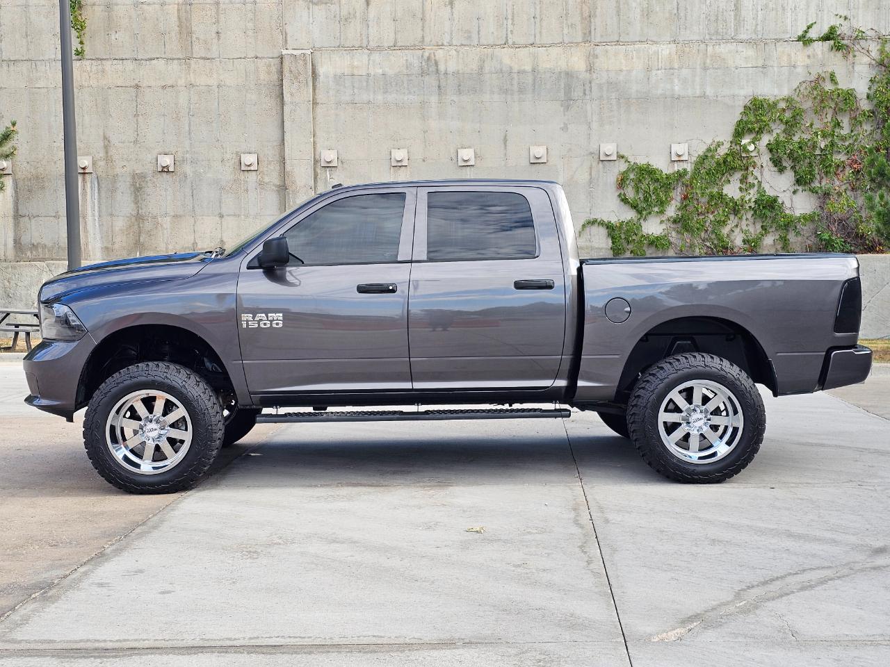 RAM 1500 4WD Crew Cab 140.5" Express 2015
