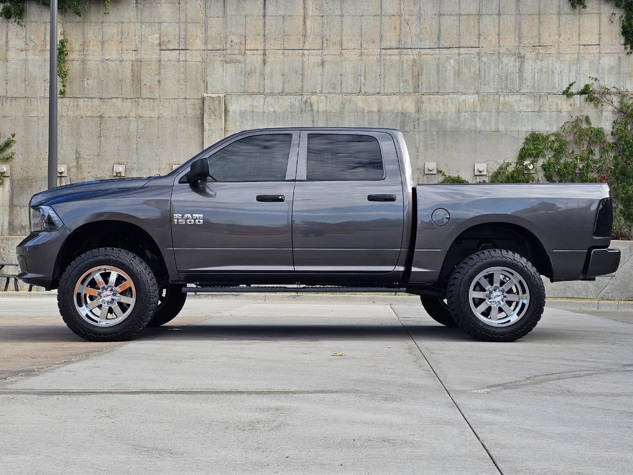 RAM 1500 4WD Crew Cab 140.5" Express 2015