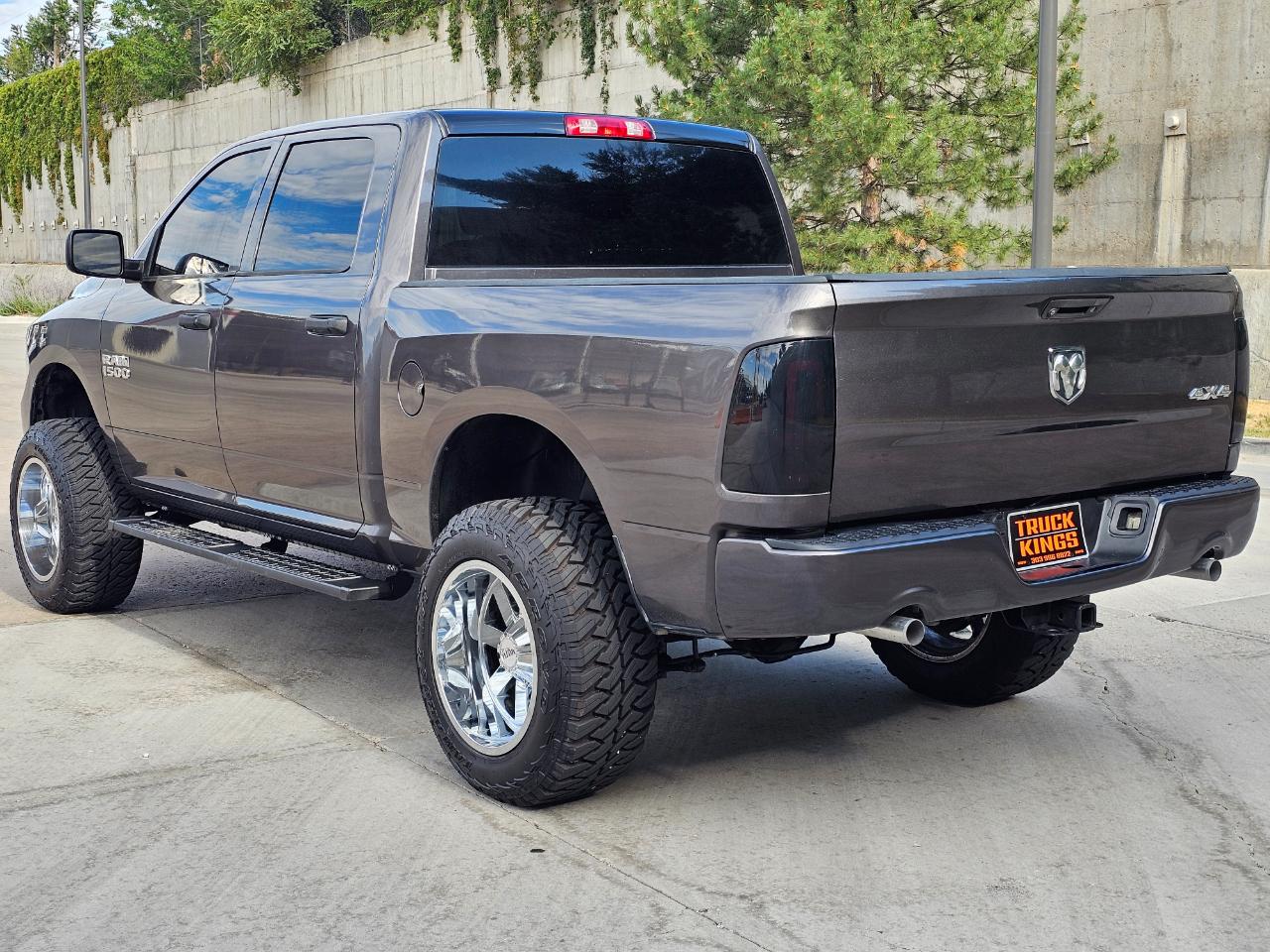 RAM 1500 4WD Crew Cab 140.5" Express 2015