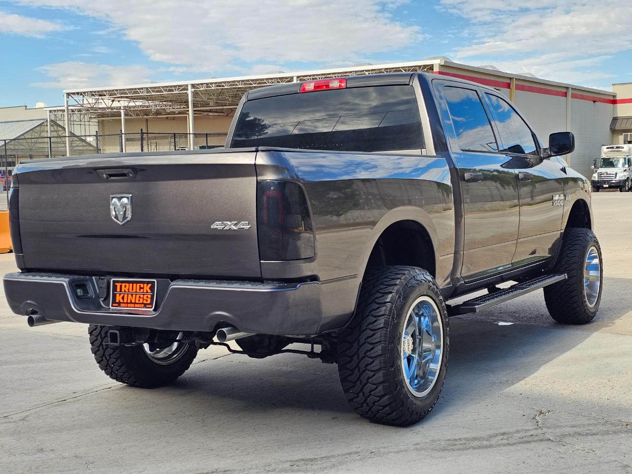 RAM 1500 4WD Crew Cab 140.5" Express 2015