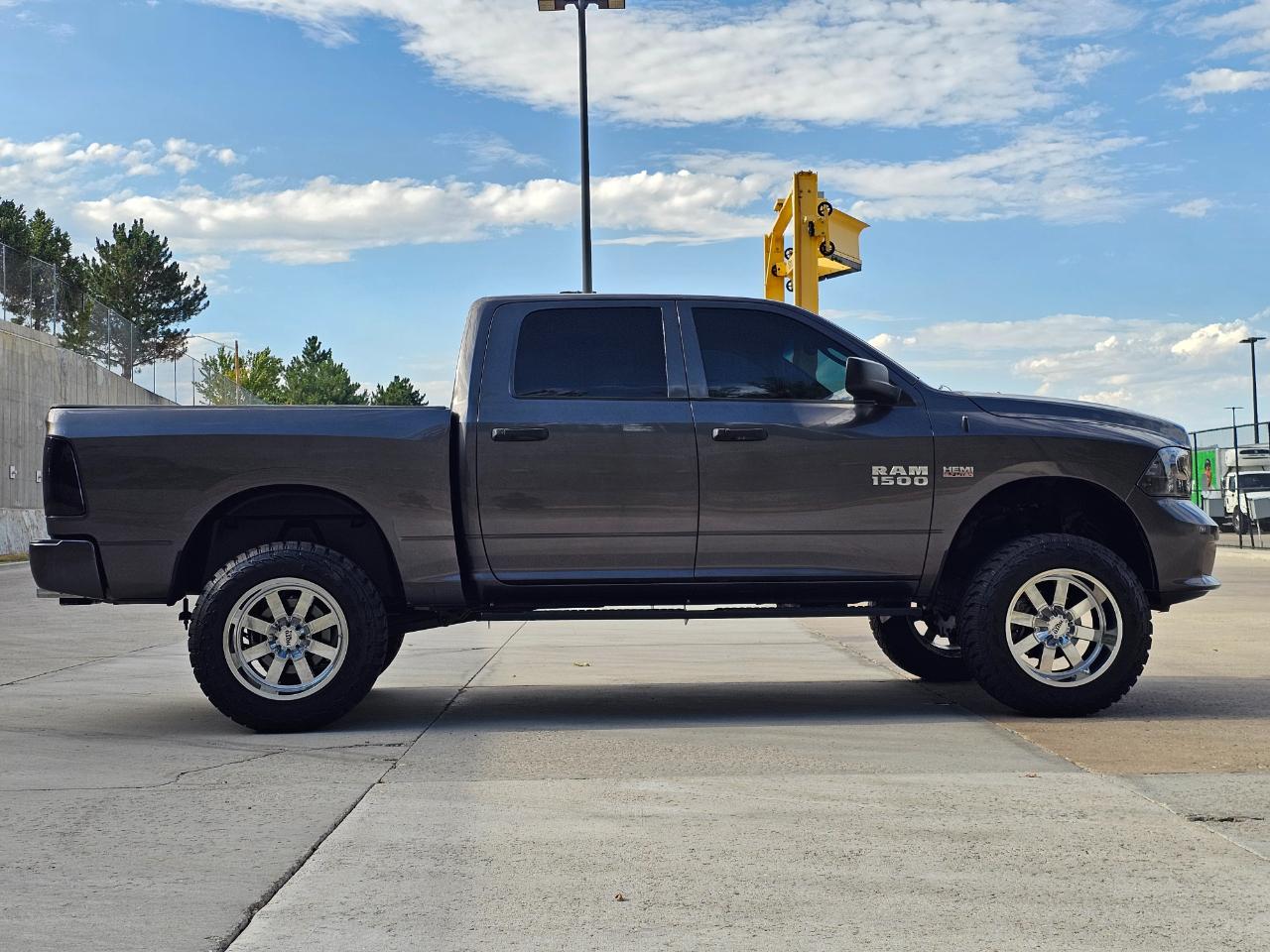 RAM 1500 4WD Crew Cab 140.5" Express 2015