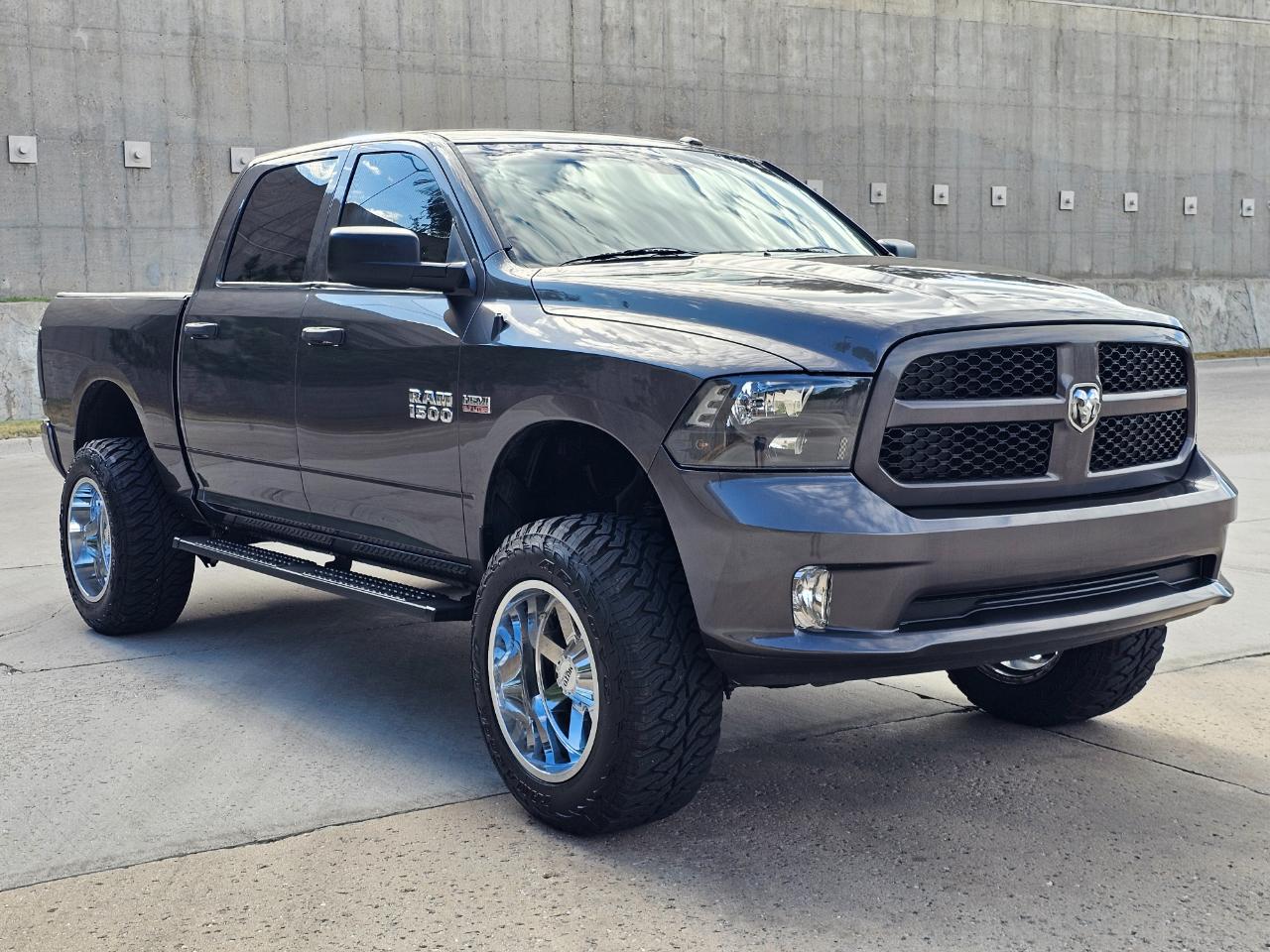 RAM 1500 4WD Crew Cab 140.5" Express 2015
