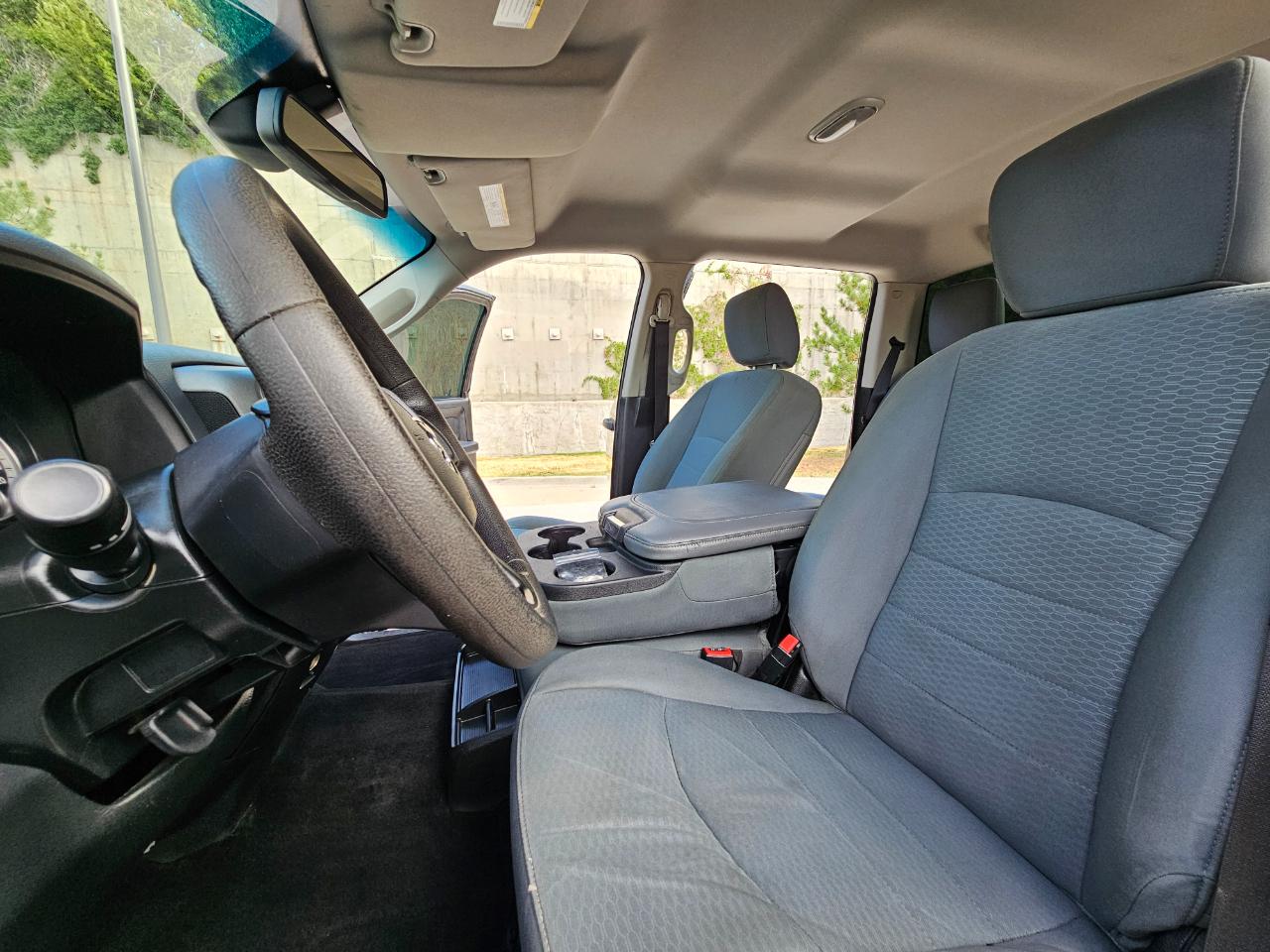 RAM 1500 4WD Crew Cab 140.5" Express 2015
