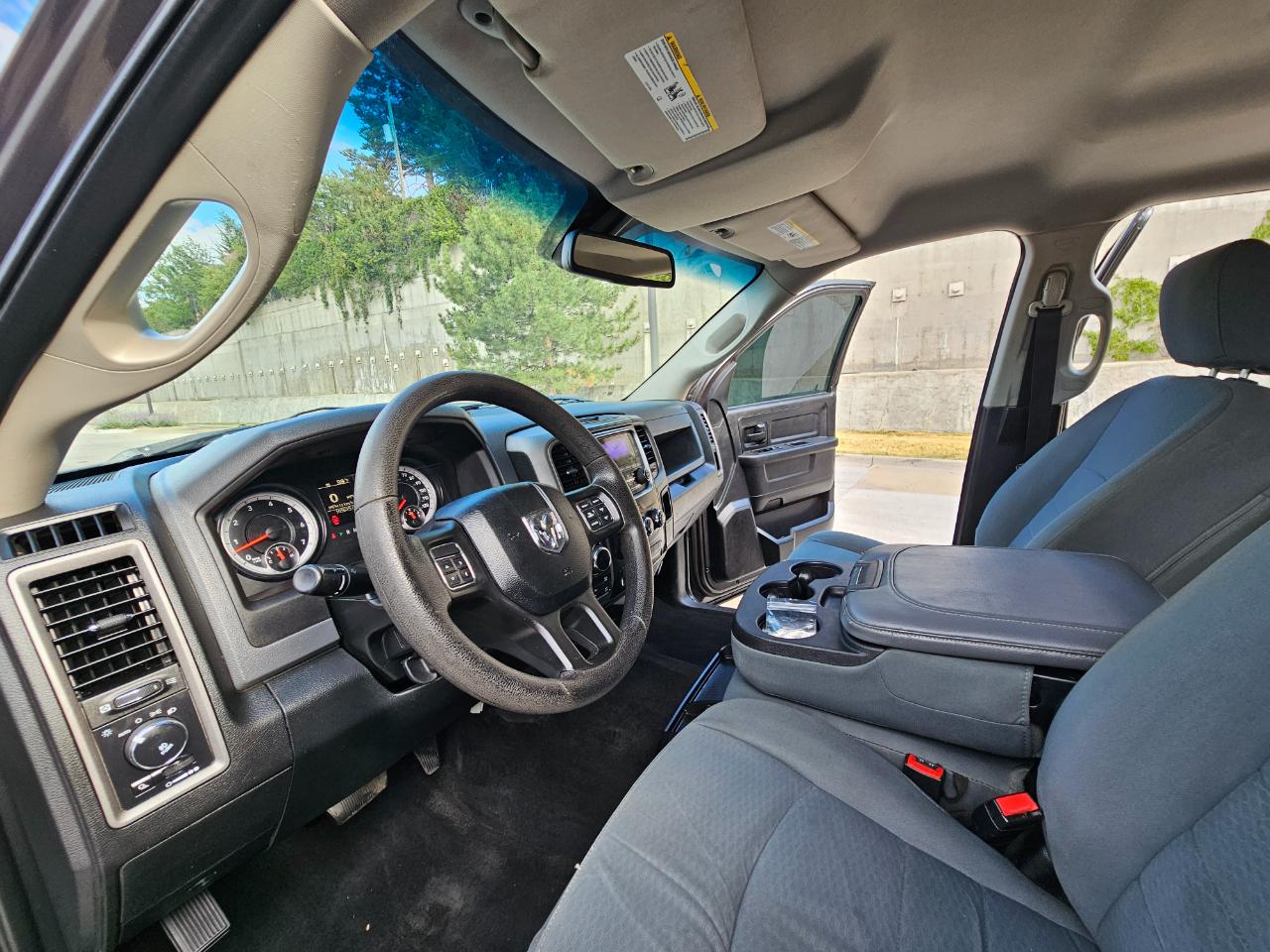 RAM 1500 4WD Crew Cab 140.5" Express 2015