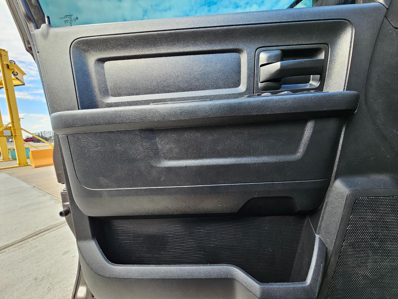 RAM 1500 4WD Crew Cab 140.5" Express 2015