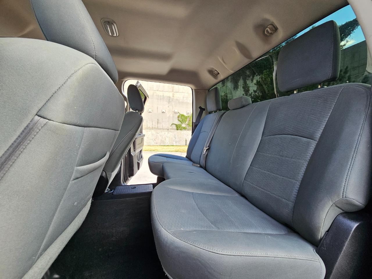 RAM 1500 4WD Crew Cab 140.5" Express 2015