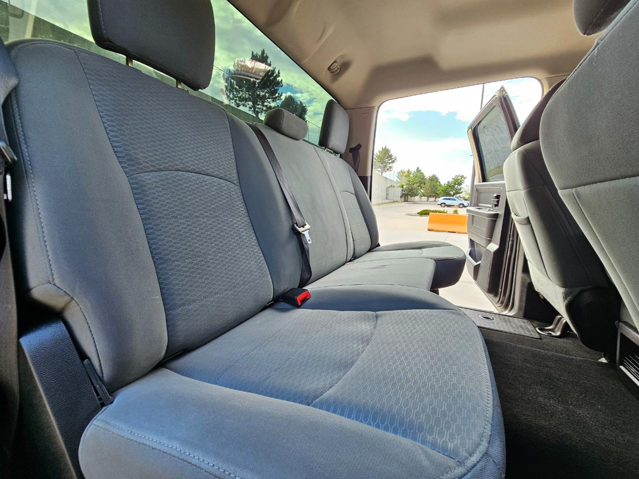 RAM 1500 4WD Crew Cab 140.5" Express 2015