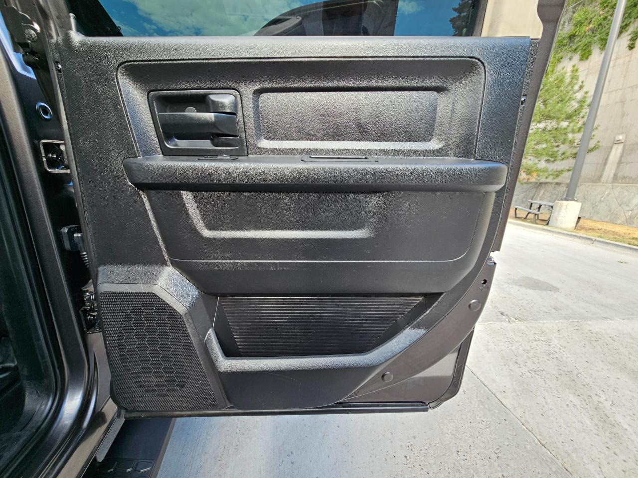 RAM 1500 4WD Crew Cab 140.5" Express 2015