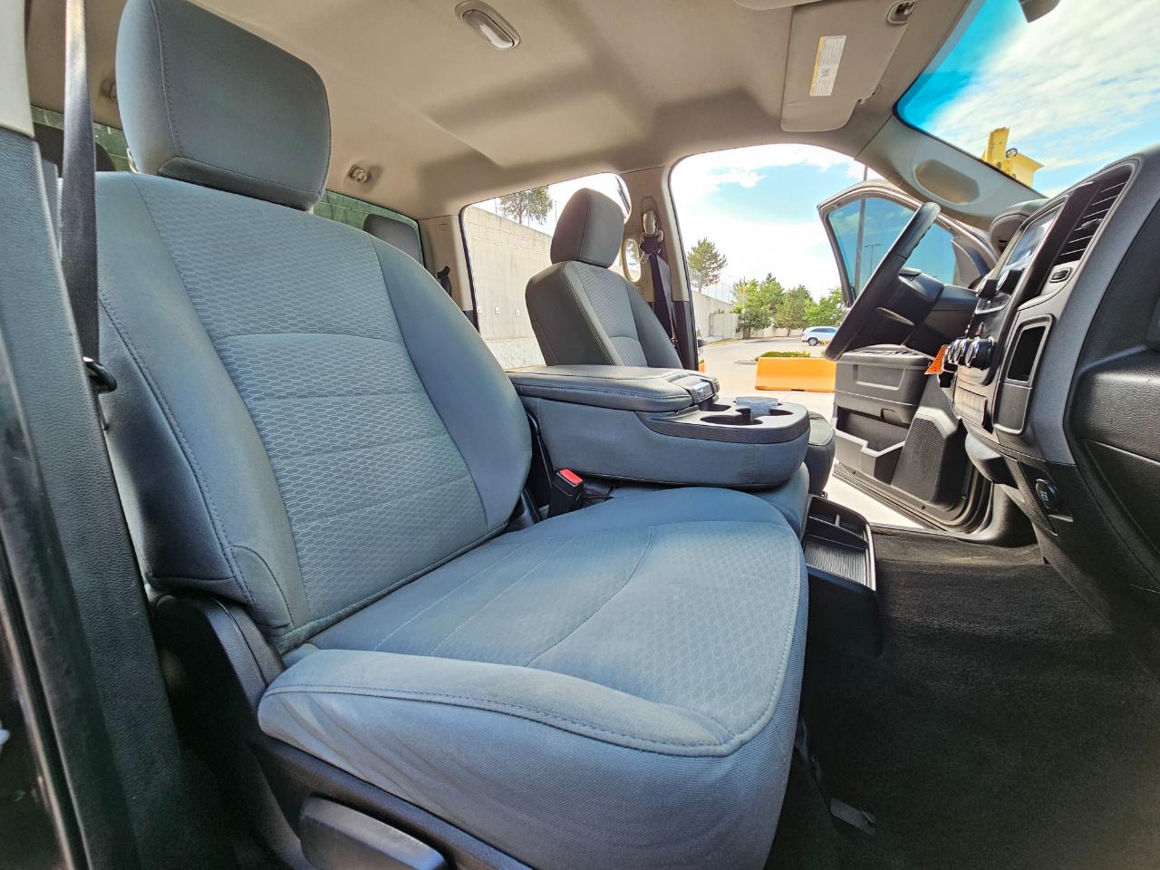 RAM 1500 4WD Crew Cab 140.5" Express 2015