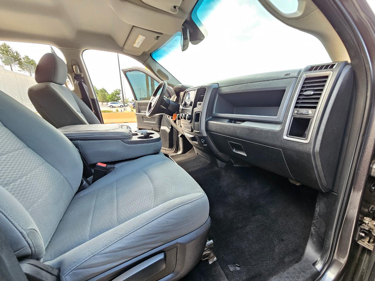 RAM 1500 4WD Crew Cab 140.5" Express 2015