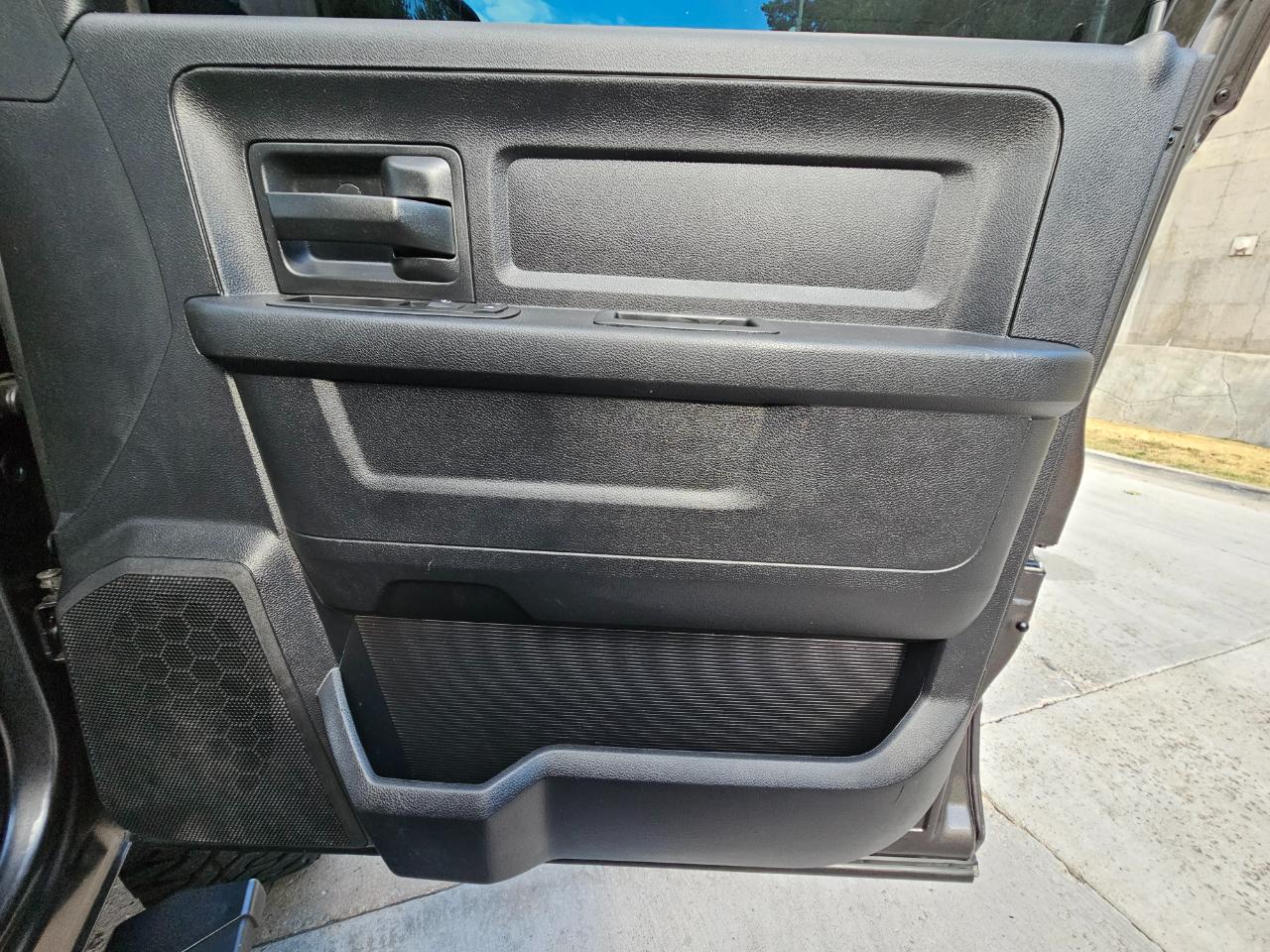 RAM 1500 4WD Crew Cab 140.5" Express 2015