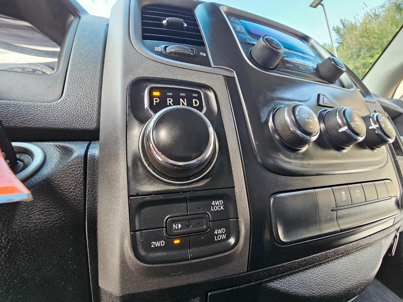 RAM 1500 4WD Crew Cab 140.5" Express 2015