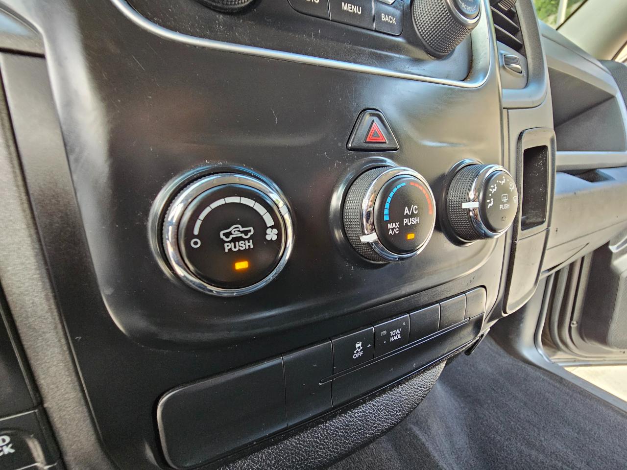 RAM 1500 4WD Crew Cab 140.5" Express 2015