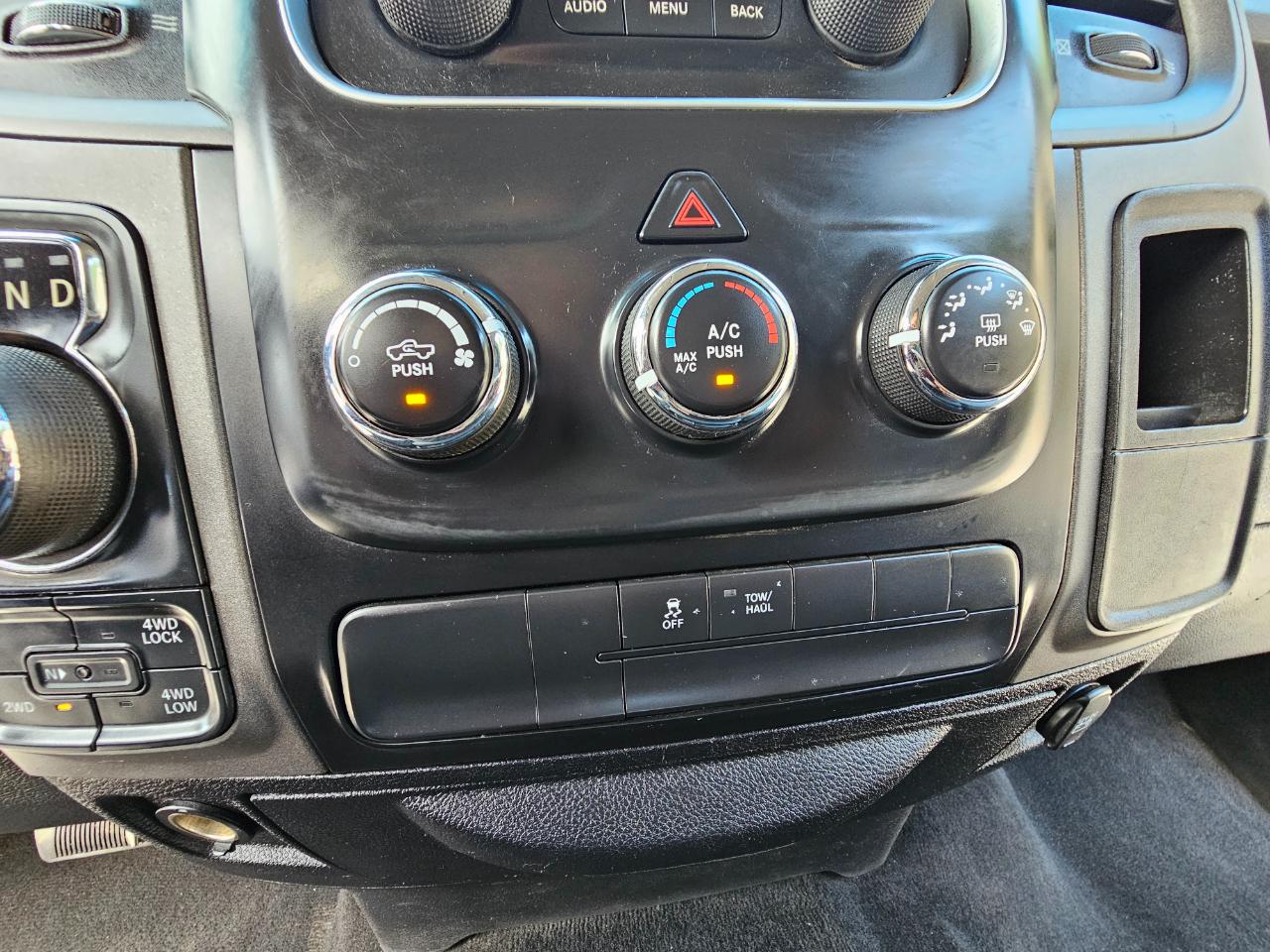 RAM 1500 4WD Crew Cab 140.5" Express 2015