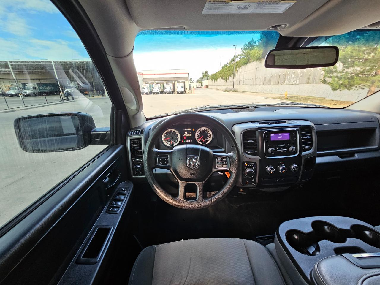 RAM 1500 4WD Crew Cab 140.5" Express 2015