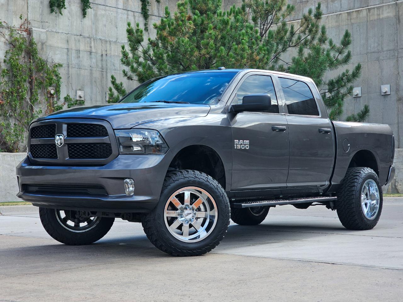 RAM 1500 4WD Crew Cab 140.5" Express 2015