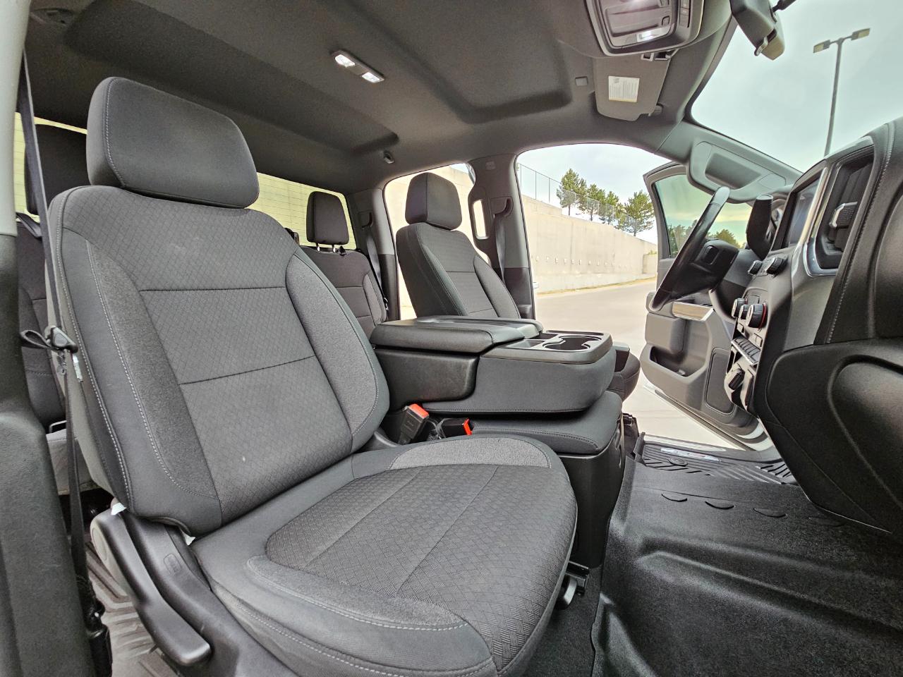 Chevrolet Silverado 1500 4WD Double Cab 147" RST 2020
