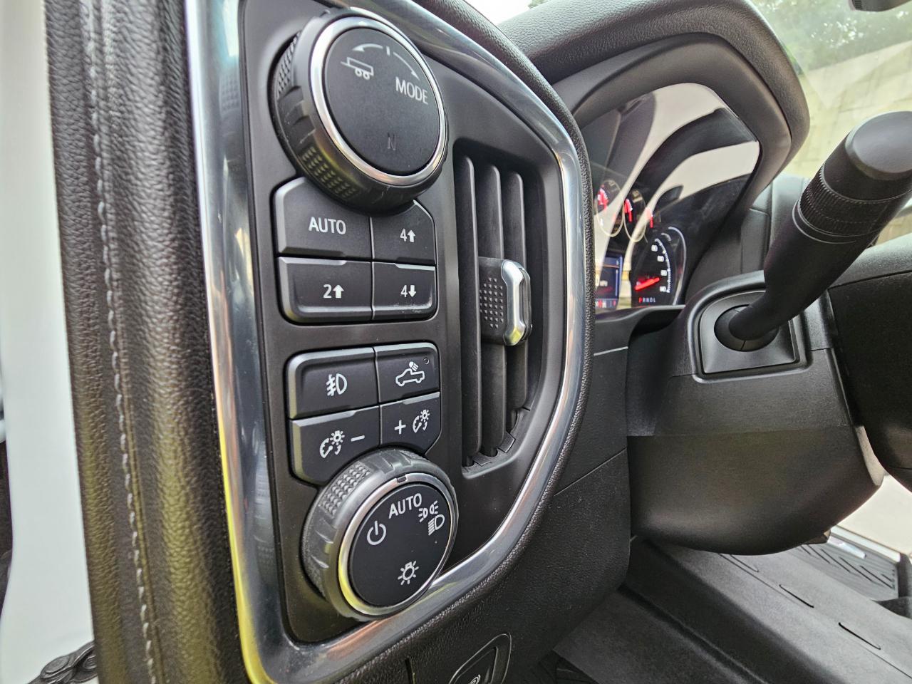 Chevrolet Silverado 1500 4WD Double Cab 147" RST 2020