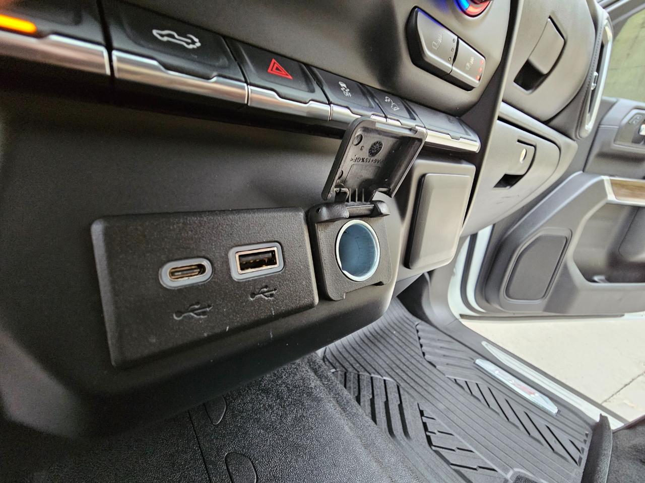 Chevrolet Silverado 1500 4WD Double Cab 147" RST 2020
