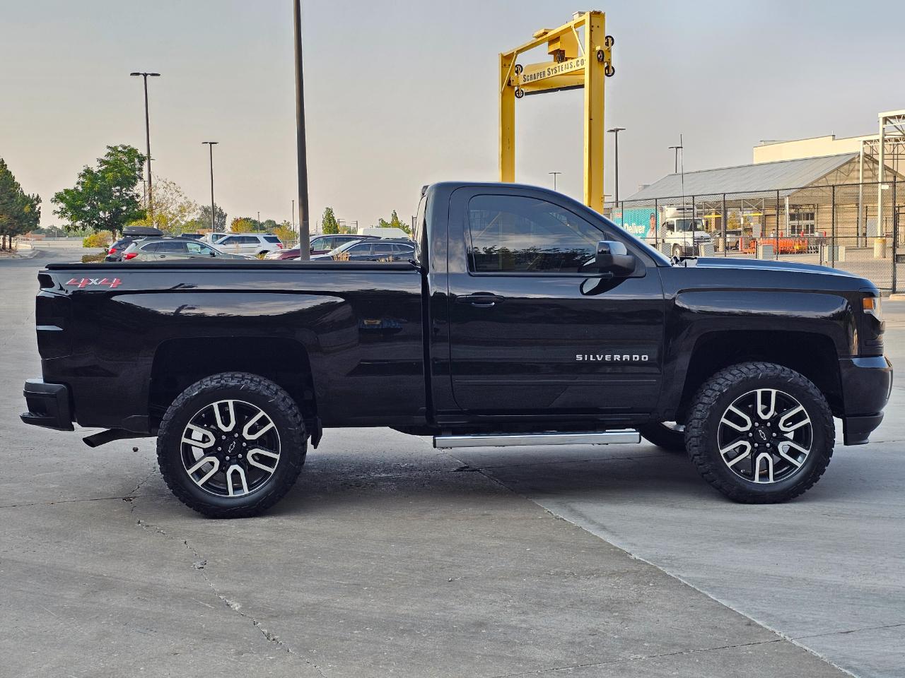 Chevrolet Silverado 1500 4WD Reg Cab 119.0" LT w/1LT 2018
