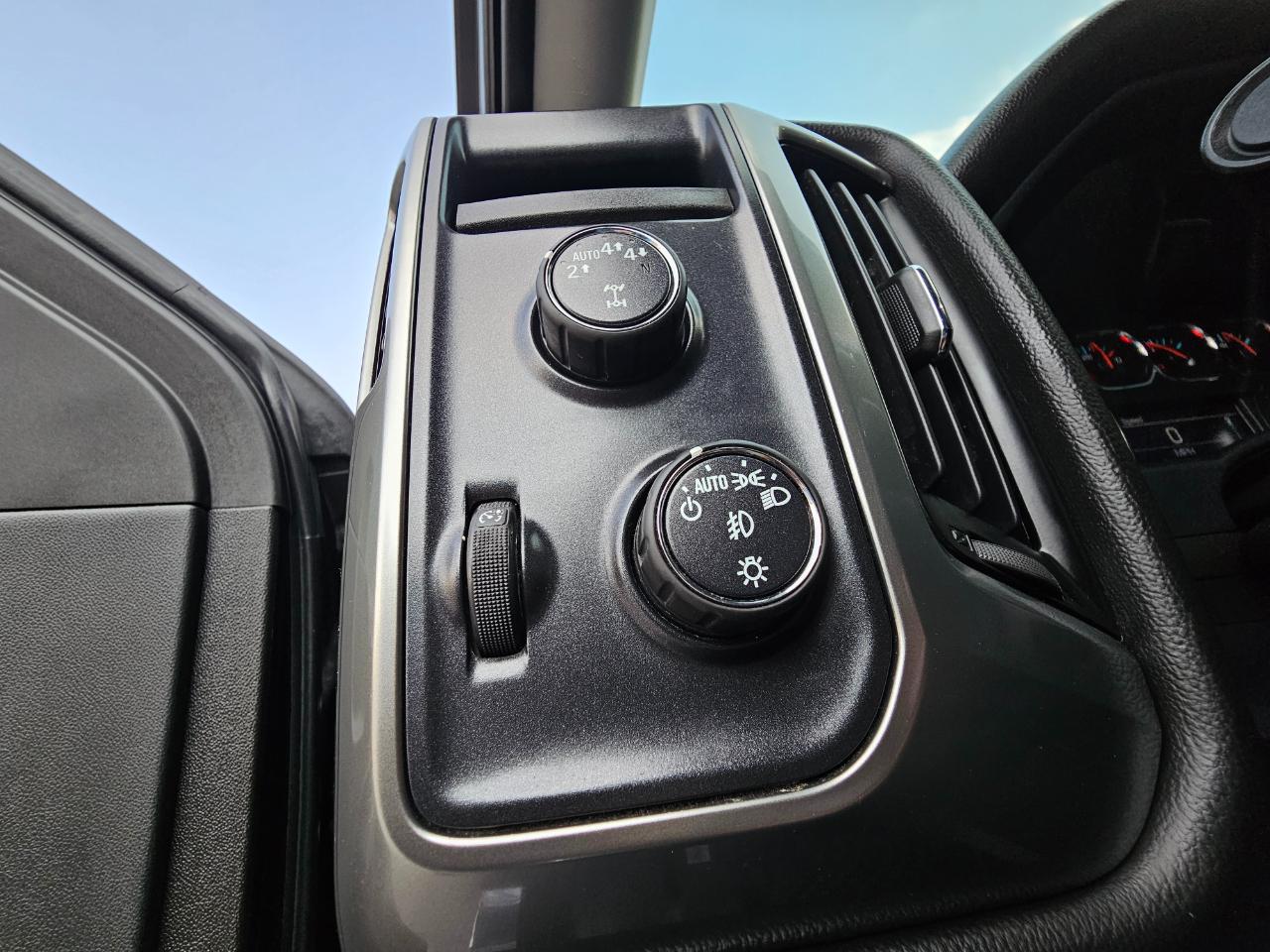 Chevrolet Silverado 1500 4WD Reg Cab 119.0" LT w/1LT 2018