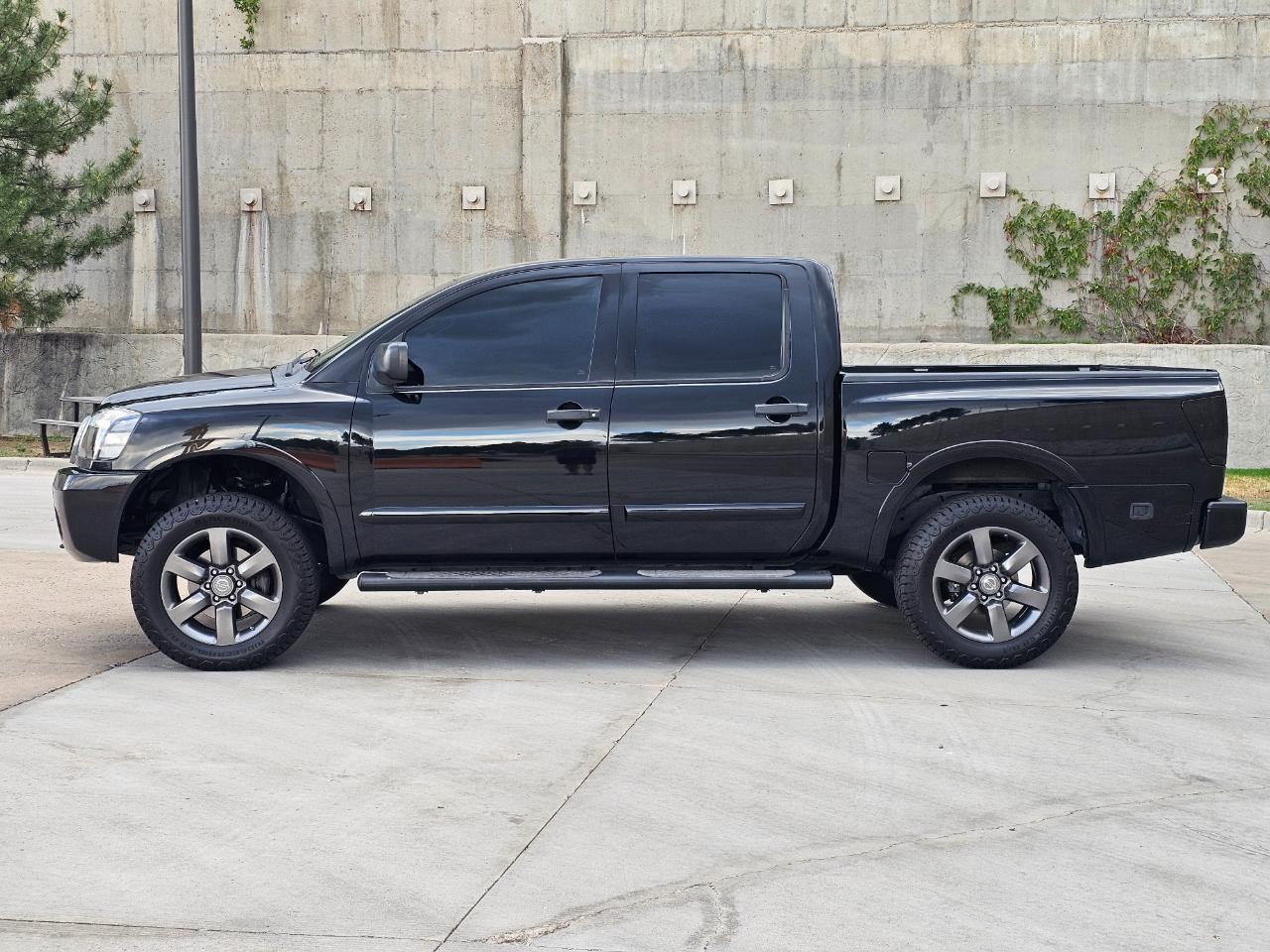 Nissan Titan 4WD Crew Cab SWB SV 2012