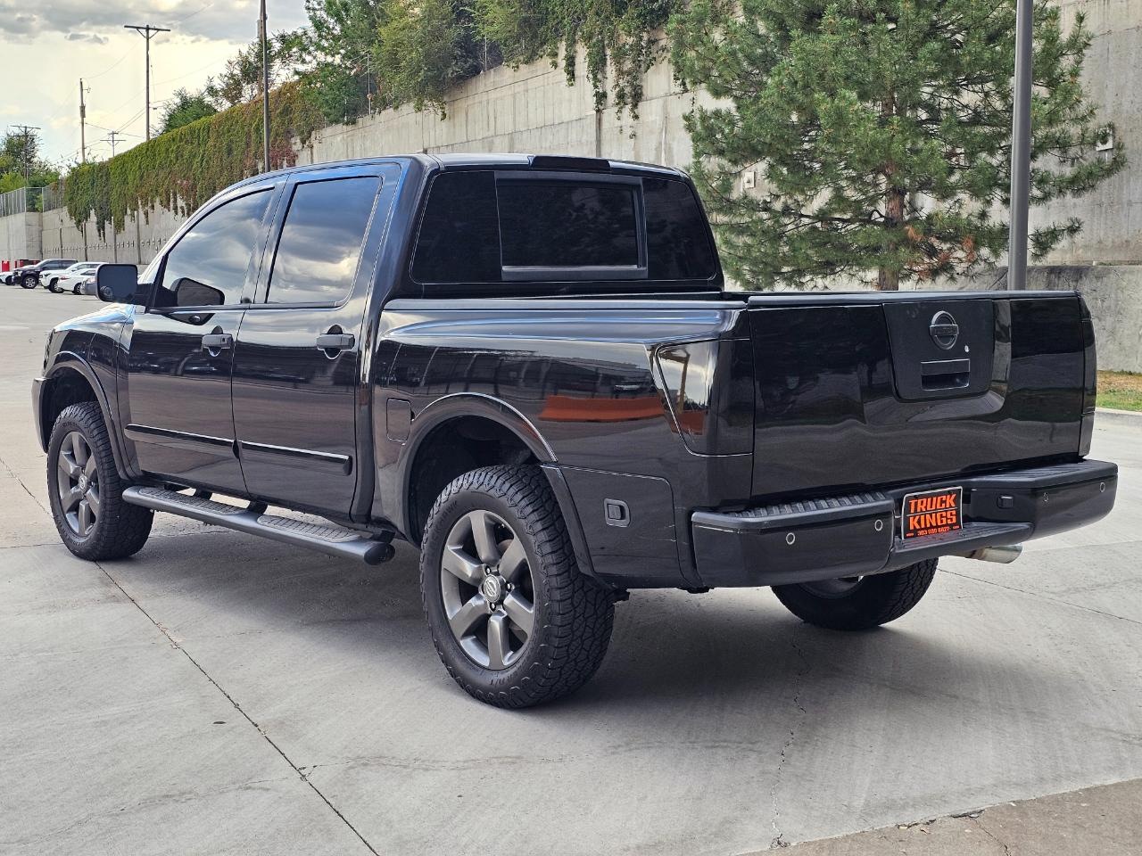 Nissan Titan 4WD Crew Cab SWB SV 2012