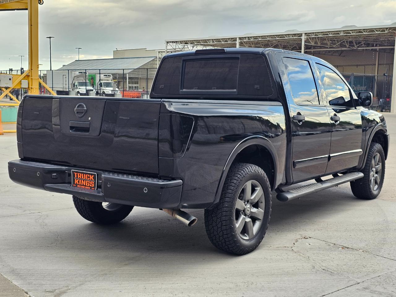 Nissan Titan 4WD Crew Cab SWB SV 2012