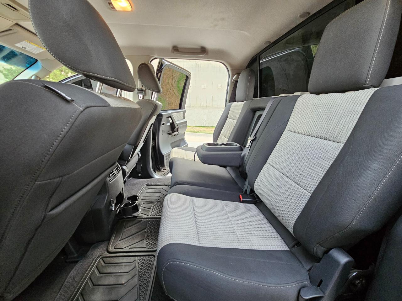 Nissan Titan 4WD Crew Cab SWB SV 2012