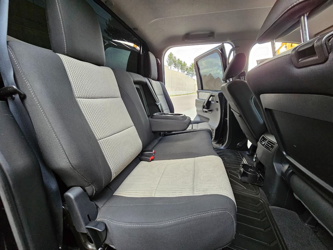Nissan Titan 4WD Crew Cab SWB SV 2012