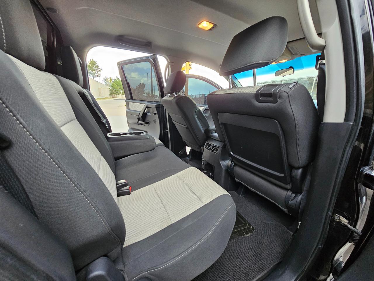Nissan Titan 4WD Crew Cab SWB SV 2012