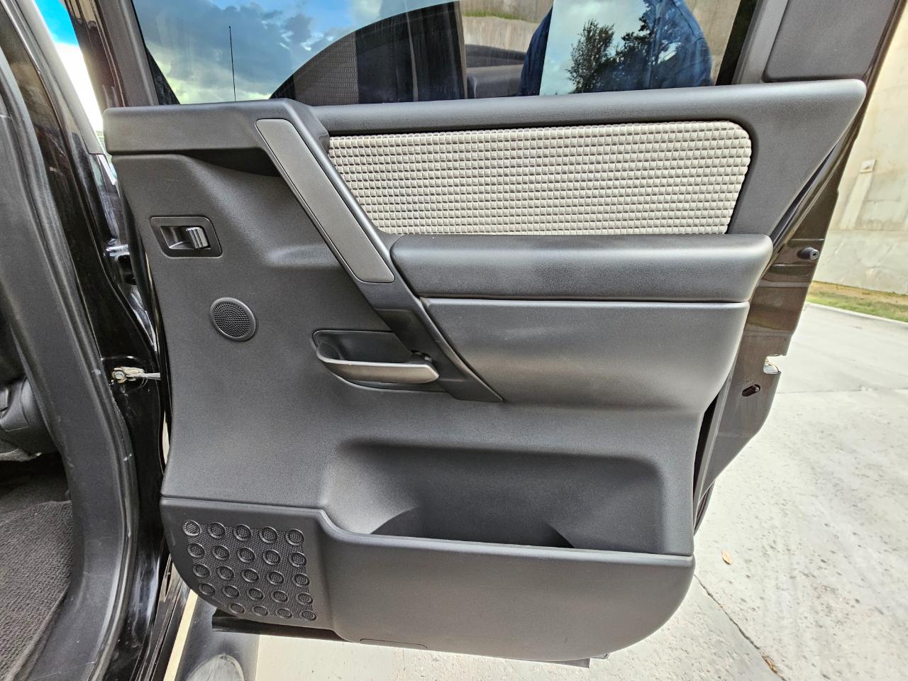 Nissan Titan 4WD Crew Cab SWB SV 2012