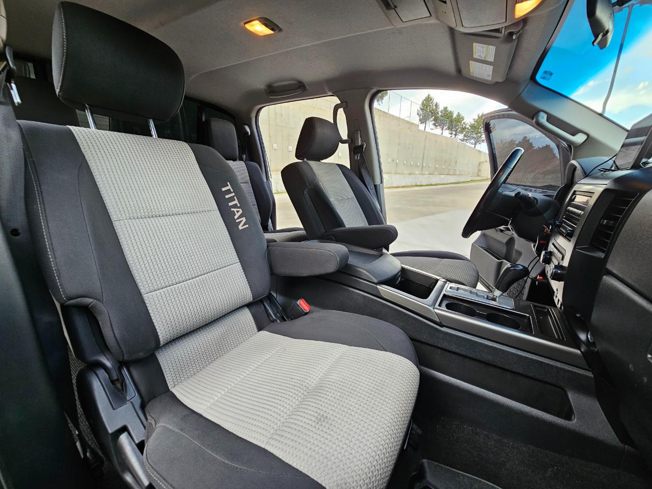 Nissan Titan 4WD Crew Cab SWB SV 2012
