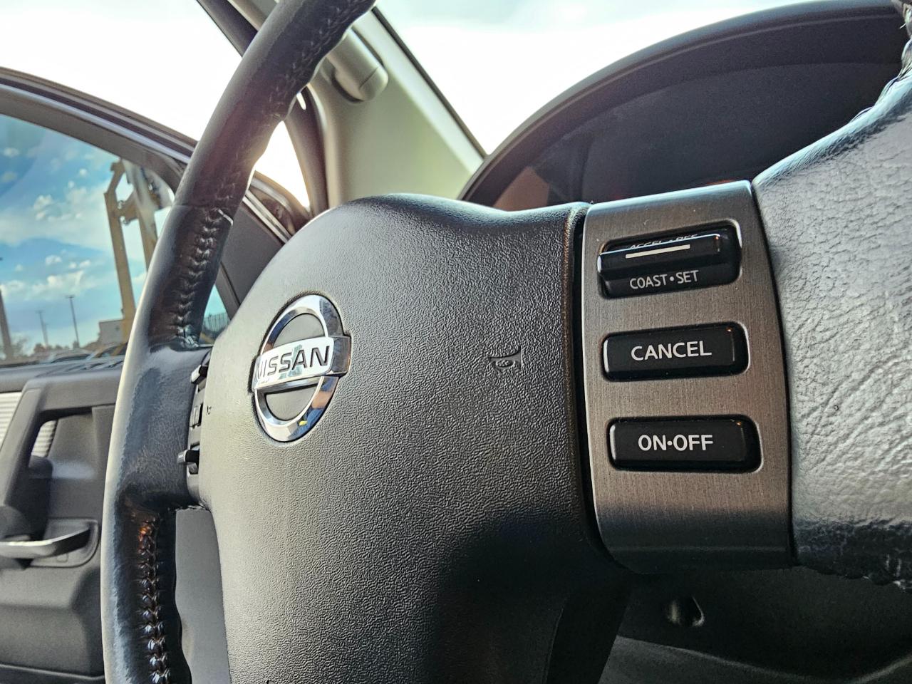 Nissan Titan 4WD Crew Cab SWB SV 2012