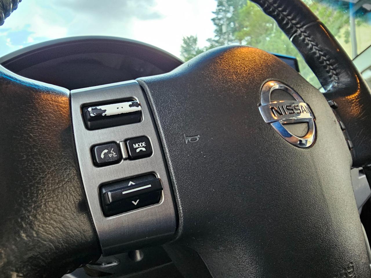 Nissan Titan 4WD Crew Cab SWB SV 2012