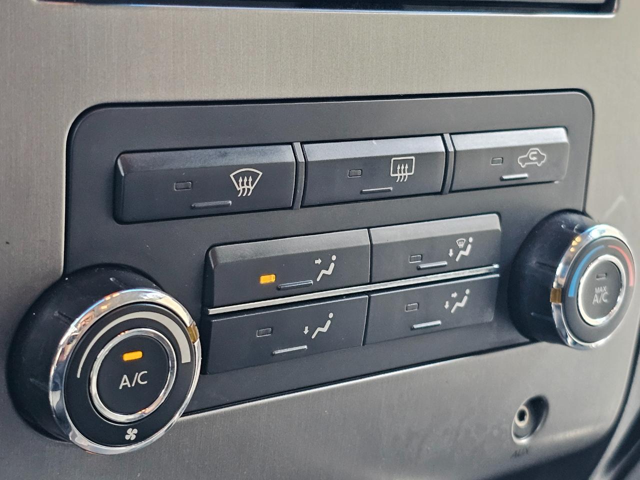 Nissan Titan 4WD Crew Cab SWB SV 2012