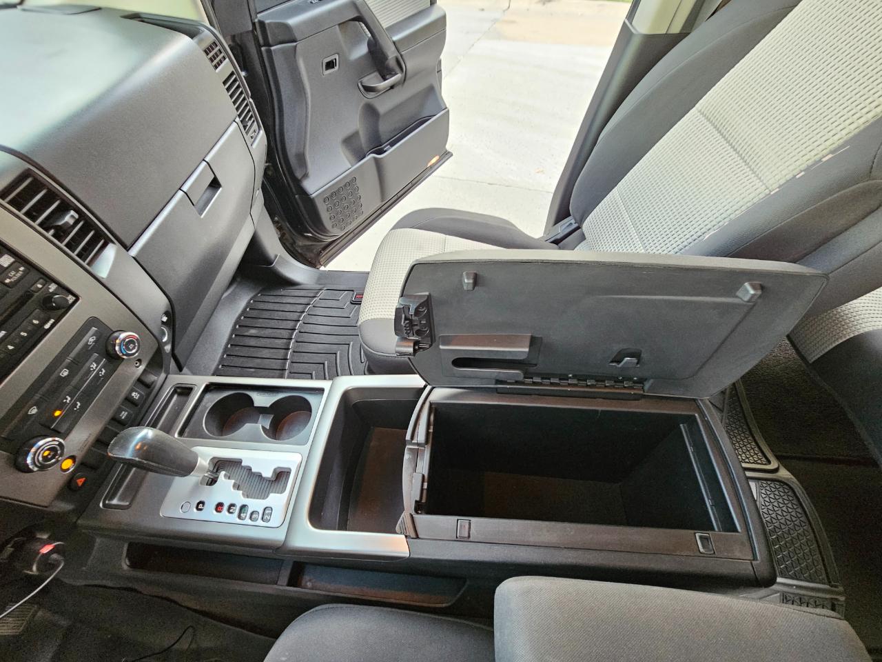 Nissan Titan 4WD Crew Cab SWB SV 2012