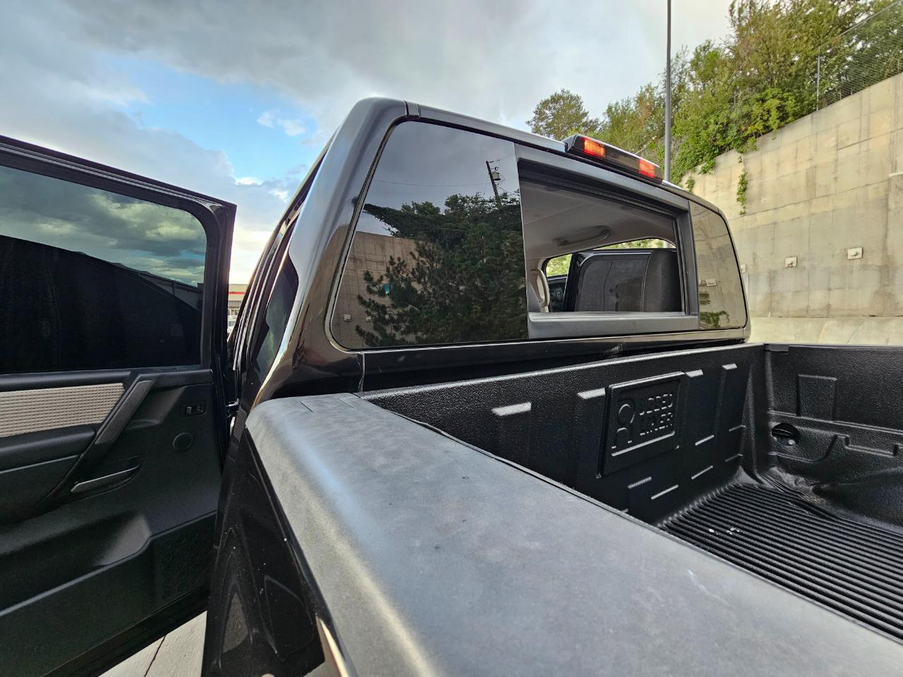 Nissan Titan 4WD Crew Cab SWB SV 2012