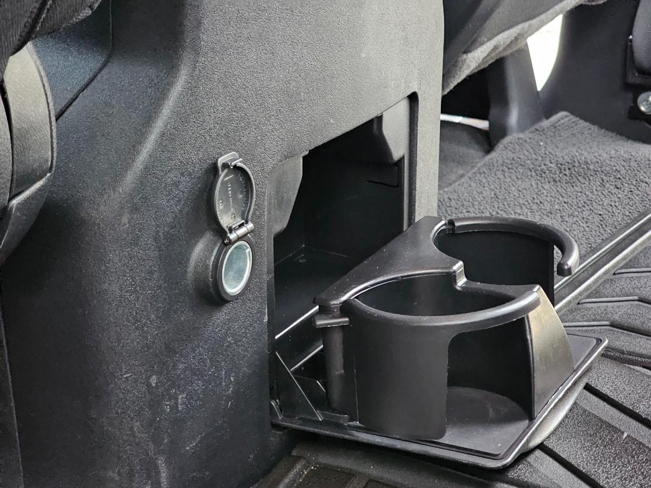 Nissan Titan 4WD Crew Cab SWB SV 2012