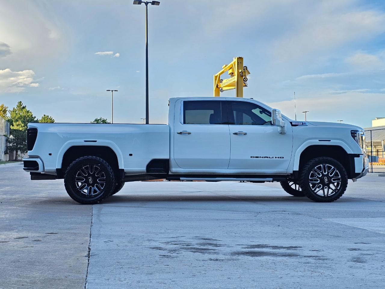 GMC Sierra 3500HD 4WD Crew Cab 172" Denali 2024