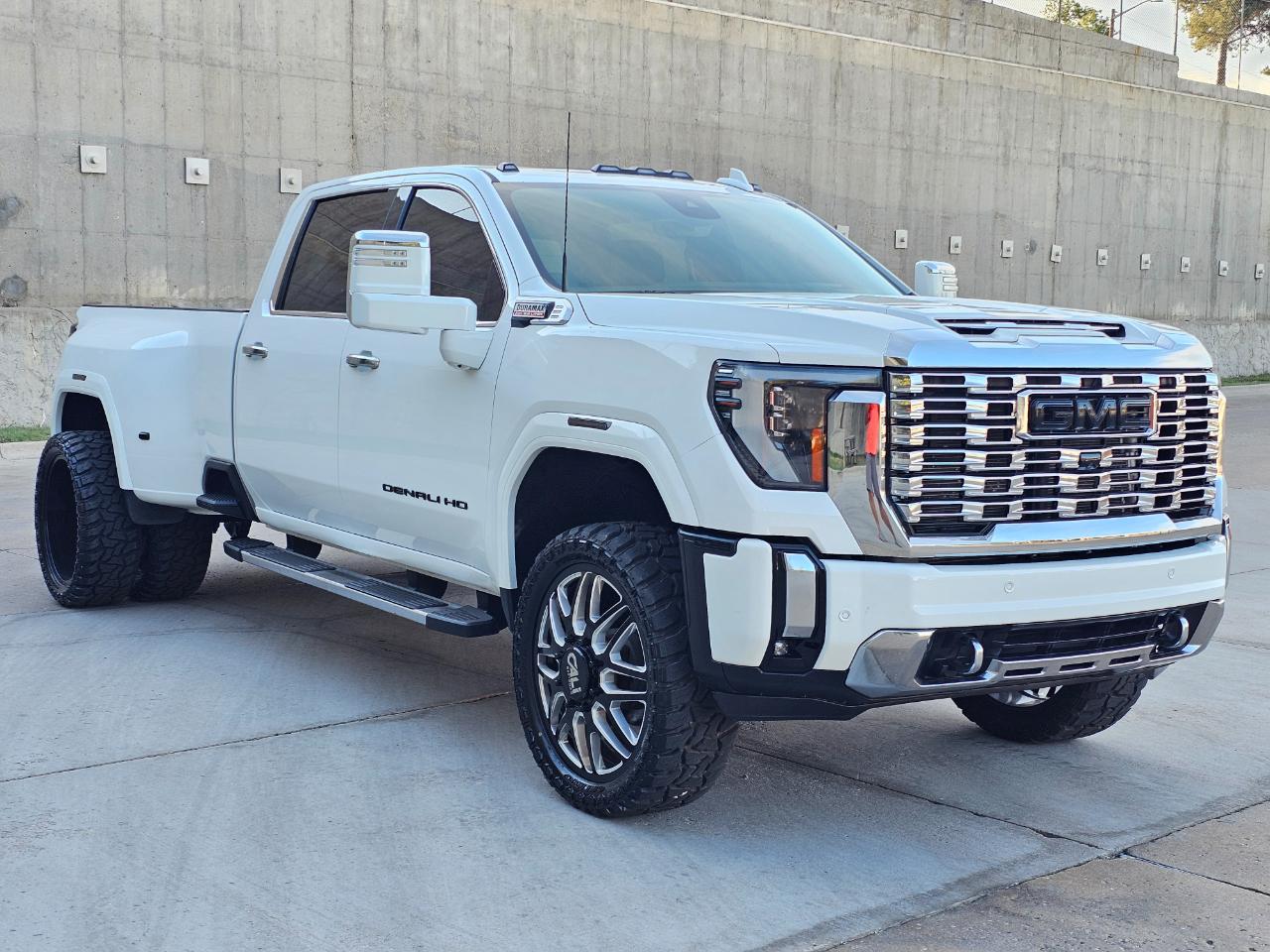 GMC Sierra 3500HD 4WD Crew Cab 172" Denali 2024