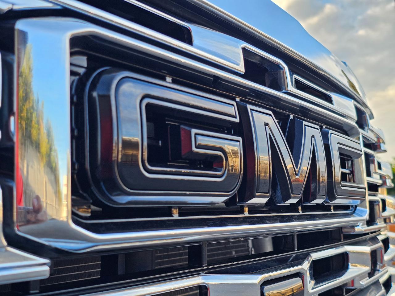 GMC Sierra 3500HD 4WD Crew Cab 172" Denali 2024