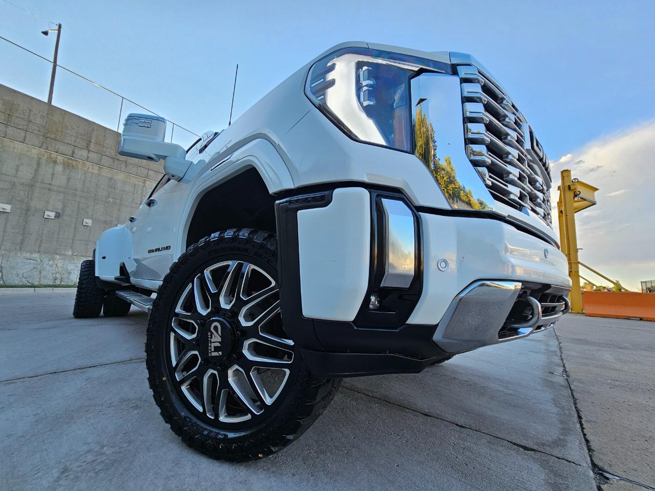GMC Sierra 3500HD 4WD Crew Cab 172" Denali 2024
