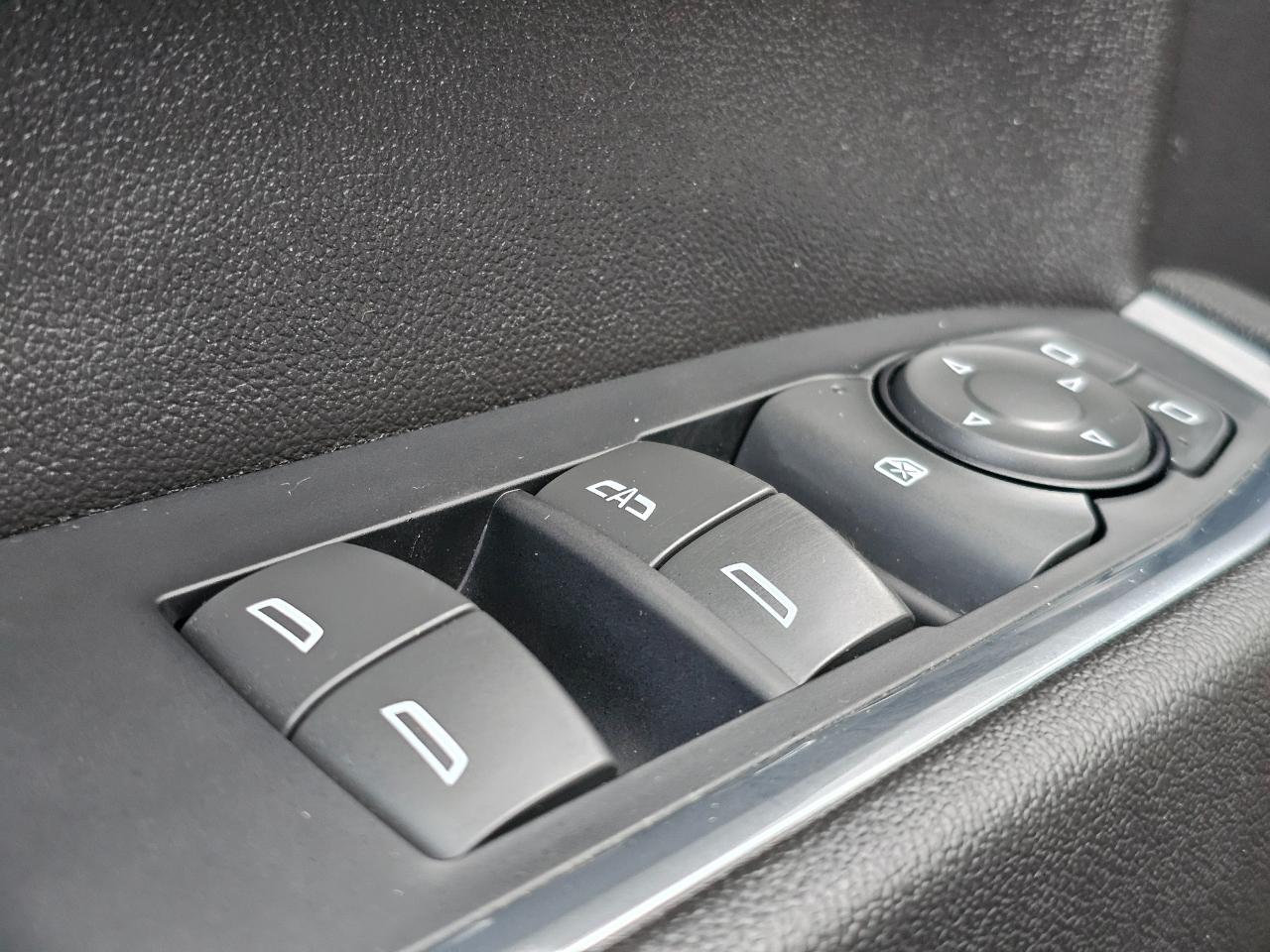 Chevrolet Silverado 1500 4WD Crew Cab 147" RST 2022